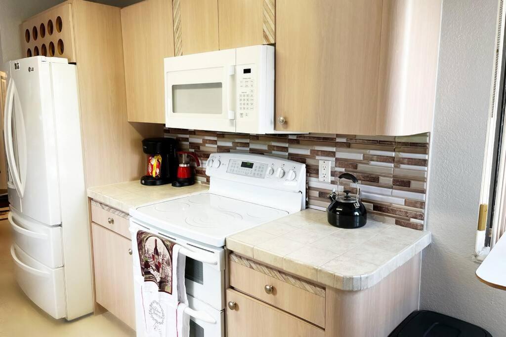 Amazing & Cozy Duplex Near Zoo Miami ! Vila Exterior foto