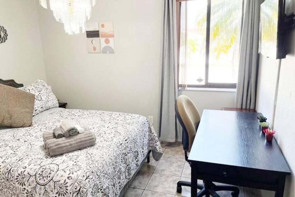 Amazing & Cozy Duplex Near Zoo Miami ! Vila Exterior foto