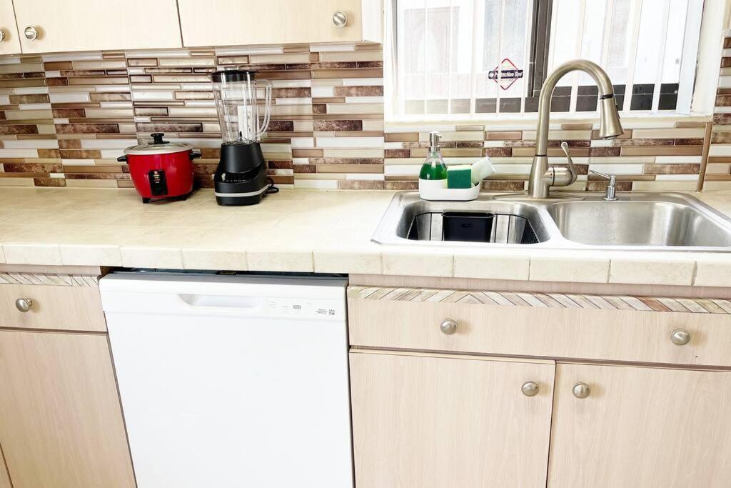 Amazing & Cozy Duplex Near Zoo Miami ! Vila Exterior foto