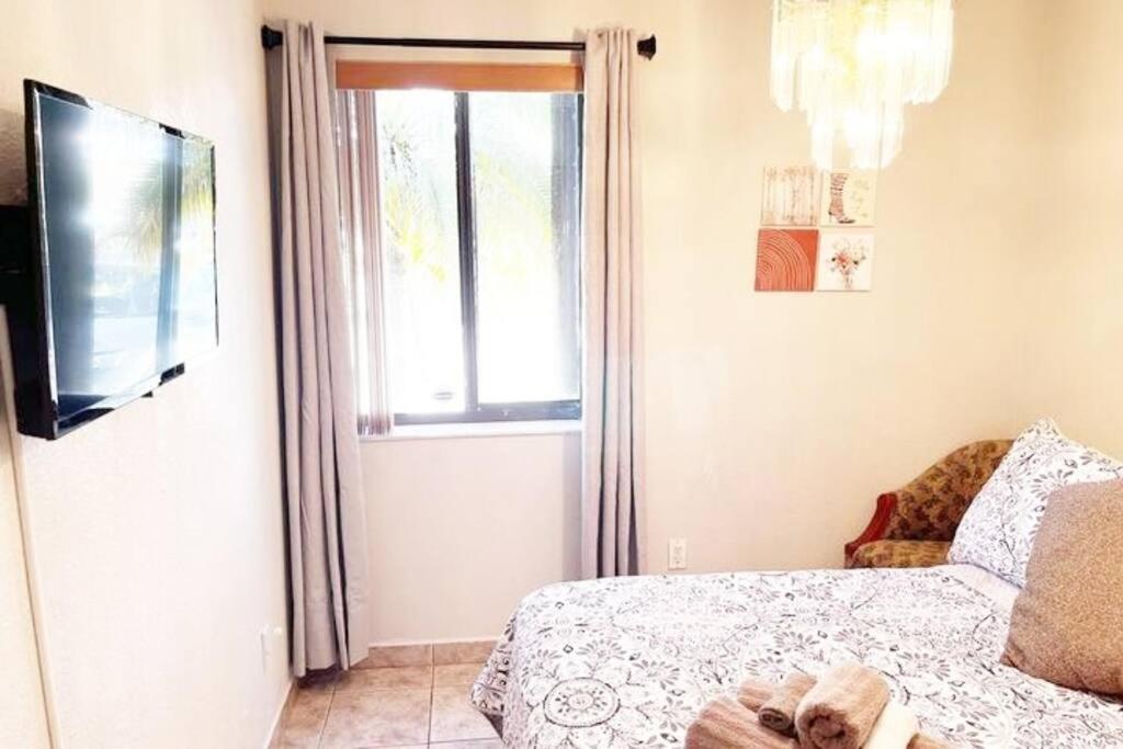 Amazing & Cozy Duplex Near Zoo Miami ! Vila Exterior foto