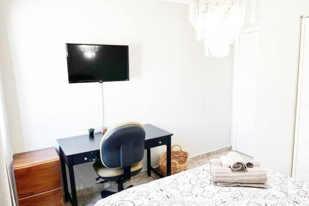 Amazing & Cozy Duplex Near Zoo Miami ! Vila Exterior foto
