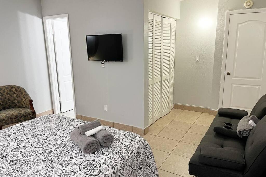 Amazing & Cozy Duplex Near Zoo Miami ! Vila Exterior foto