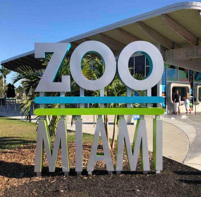 Amazing & Cozy Duplex Near Zoo Miami ! Vila Exterior foto